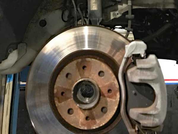 Cambio-ammortizzatori-auto-Modena