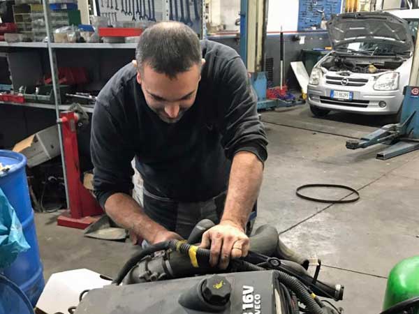 Sostituzione-testata-motore-auto-Modena